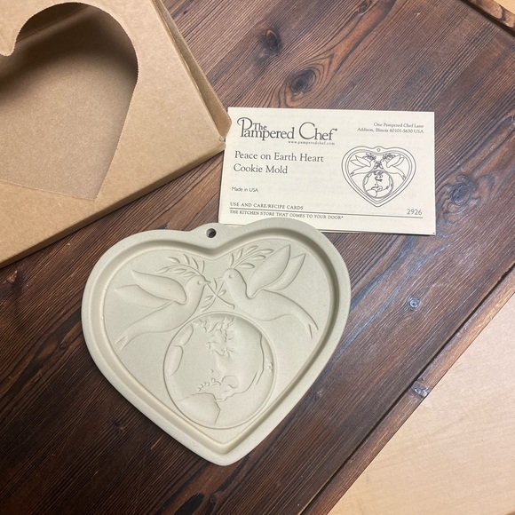 Pampered Chef Peace on Earth Heart Cookie Mold Stoneware 2926 - Picture 2 of 6